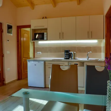 Apartment Hullam Nyaralo *